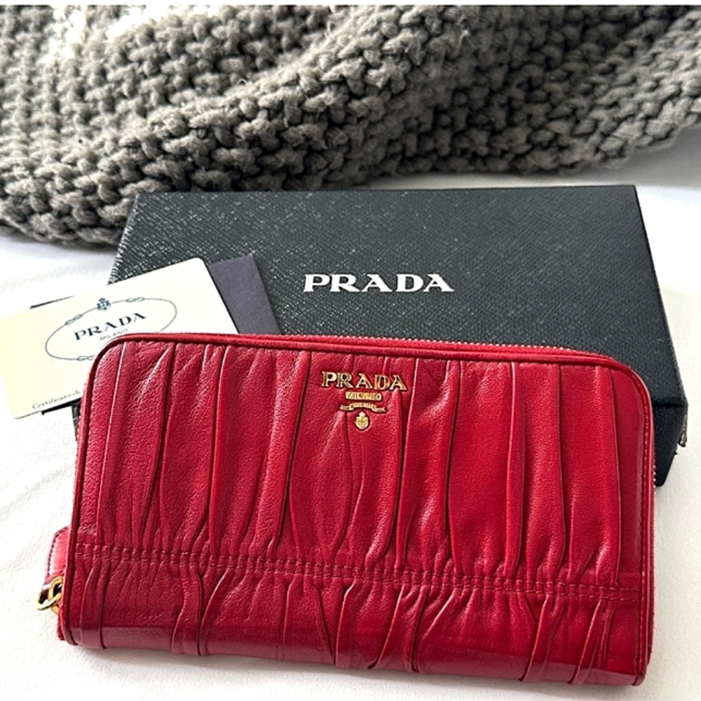 PRADA AUTHENTIC NAPPA GAUFRE ZIP AROUND LEATHER WALLET W/BOX & COA EUC - Picture 2 of 11